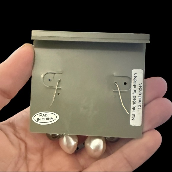 3/$18 Zevar by Treska Faux Pearl Cluster Dangle Earrings- New on Card - Picture 3 of 3